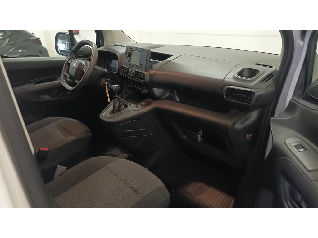 TOYOTA Proace City