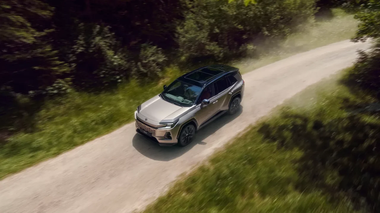RAV4_008_PHEV_26_WEB