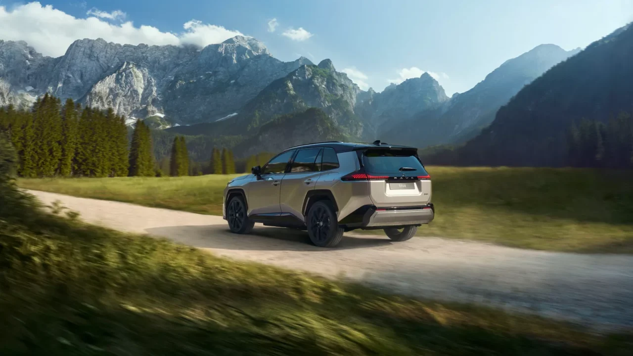 RAV4_010_HEV_26_WEB
